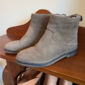 Vince suede rugged boot .